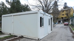 Počinje postavljanje kontejnera za glasanje