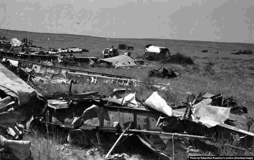 1989 жылғы 27 қарашада Мәскеуде СССР Жоғарғы советі Қазақстан үкіметіне "Семей полигонын жабу туралы" мәселені қарастыру жөнінде қаулы қабылдады. Ал 1991 жылғы 29 тамызда Қазақ ССР президенті Нұрсұлтан Назарбаевтың жарлығымен Семей полигоны жабылды. 