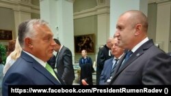 Kryeministri i Hungarisë, Viktor Orban (majtas) me kryeministrin bullgar, Rumen Radev.