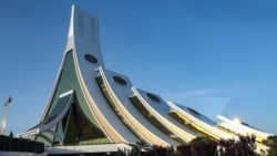 Diňle: Awazada geçýän BMG forumynda myhmanlara ýokary tizlikli Internet hödürlenýär, ýerli halk 'gultunýar'
