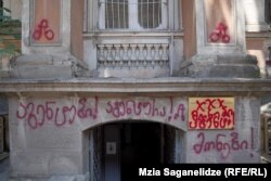 საიას ოფისის ერთ-ერთი შესასვლელი. თბილისი, ჯანსუღ კახიძის ქუჩა