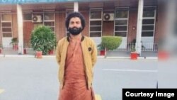  فرید بلوڅ د اکتوبر پر ۲۷مه د لاهور له پنجاب پوهنتونه پولیسو نیولی دی. 