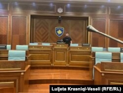 Albion Krasniqi, i cili studion në Itali, të hënën vizitoi Kuvendin e Kosovës.