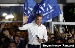 Premierul Kyriakos Mitsotakis a spus de mai multe ori că cei care critică răspunsul autorităților la accidentul feroviar ar încerca să-i saboteze guvernarea.