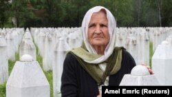 Илустрација, Спомен гробишта во Сребреница,