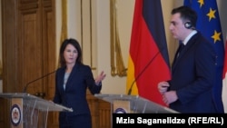 გერმანიის საგარეო საქმეთა მინისტრი ანალენა ბერბოკი და საქართველოს საგარეო საქმეთა მინისტრი ილია დარჩიაშვილი 24 მარტს გამართულ ერთობლივ ბრიფინგზე 