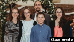 رایان کوربت یکی از زندانیان امریکا در افغانستان. عکس از آرشیف: «کوربت کنار خانواده‌اش»