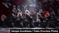 "Тодес" балетинин бийчилери.