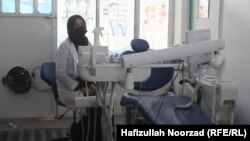 شاکره کلانتری مسوول این کلینیک دندان زنانه در ولایت فراه