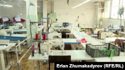 Бишкектеги тигүү цехтеринин бири. 23-май. 2024