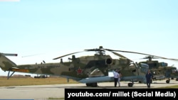 Военные вертолеты на одном из аэродромов России в аннексированном Крыму. Архивное фото