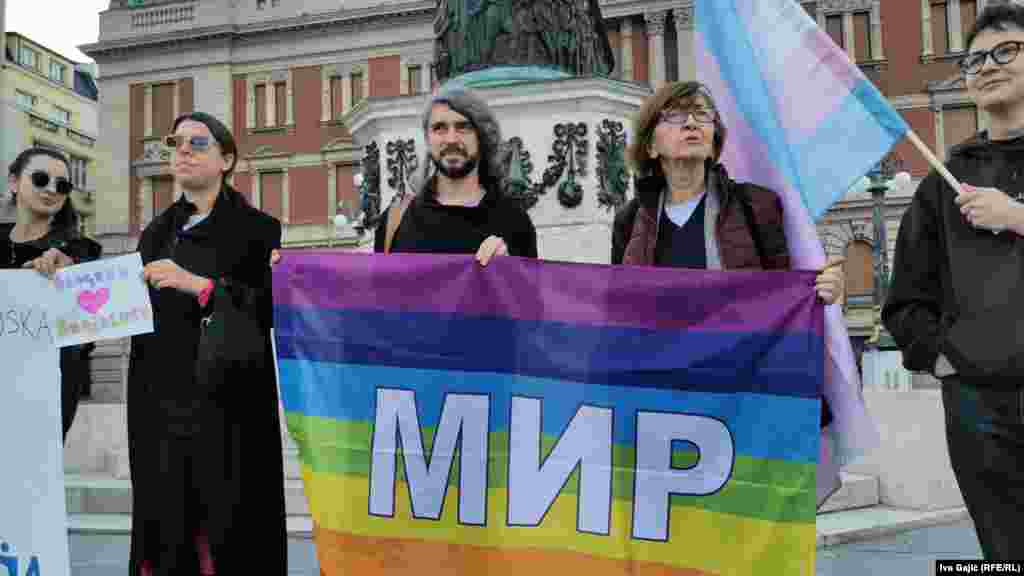 Iz Bh. povorke ponosa rekli su&nbsp;da odgovornima, osim policije, smatraju "političke zvaničnike, "naročito predsjednika Republike Srpske Milorada Dodika, te gradonačelnika Banjeluke Draška Stanivukovića, koji su huškali i pozivali na zabranu našeg postojanja&rdquo;.&nbsp; &nbsp; 