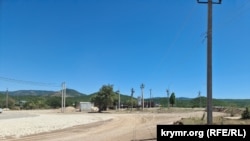 Kefe trassası yanında yañı yol qurucılığı, soñra yol Qırım ormanından Sudaqqa ketecek