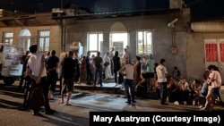 Coadă la pâine în Stepanakert, noaptea.