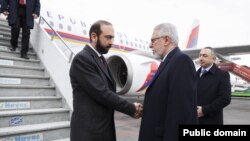 Главу МИД Армении Арарата Мирзояна встречает спецпредставитель Турции Сердар Кылыч