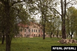 O moșie din satul de frontieră Pasiene, Letonia.