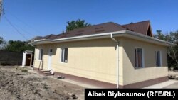 Баткендин Достук айылындагы жаңы курулган үй. 