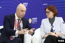რუსეთის ფინანსთა მინისტრი ანტონ სილუანოვი და ეროვნული ბანკის მმართველი ელვირა ნაბიულინა