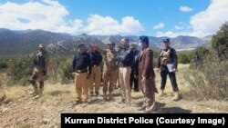 د کورمې چارواکي د بدامنۍ تر یوې پېښې وروسته د سیمې کتو ته ورغلي دي ـ پخوانی انځور.
