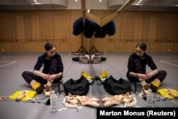 Muromtseva duke u përgatitur për ushtrime në Operën Shtetërore Hungareze në Budapest.