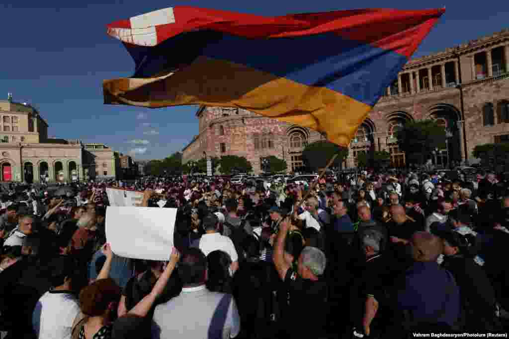 Protesters gather near the government building in Yerevan on September 19.&nbsp; The Azerbaijani and ethnic Armenian sides agreed on September 20 to an immediate cease-fire&nbsp;on the second day of a major flare-up in fighting over the territory of Nagorno-Karabakh, after the de facto leadership of the mostly ethnic Armenian enclave accepted a proposal by the Russian peacekeeping mission there and agreed to talks on the territory's "reintegration" into Azerbaijan.