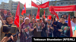 Мадумаровду бошотууну талап кылып чыккандар. Бишкек шаардык сотунун алды. 13-сентябрь, 2023-жыл 
 