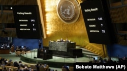 Nýu-Ýork, 23-nji fewral, 2023. Ses berişigiň netijesi Russiýanyň Ukraianadaky goşunlaryny haýal etmän we hiç bir şert goýmazdan yzyna çykarmagyny talap edýär.