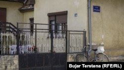 Rruga e emëruar për nder të mjekut boshnjak Mesud Gjekoviq në Lagjen e Boshnjakëve.