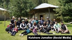 Манасчылар Чоң-Кеминде.