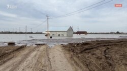 "Сынбаймын". Оралбектің кредитке соққан үйі суға батып барады

 