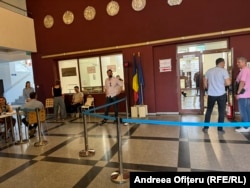 La Biroul Electoral Sector 1, președinții secțiilor de votare au mers și marți și miercuri (10 și 11 iunie) după votare, în baza unei programări, ca să predea procesele verbale și sacii cu buletine de vot.