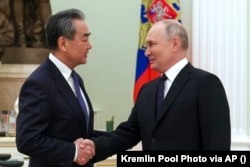 ვან ი და ვლადიმირ პუტინი, 2023 წ. 22 თებერვალი, მოსკოვი