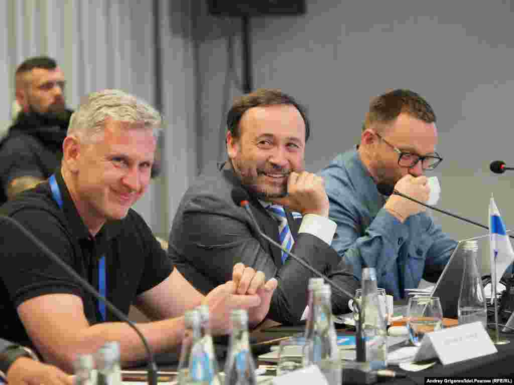 Участник съезда, председатель объединения "Комитет-2024" и сооснователь движения "Свободная Удмуртия" Сергей Антонов, основатель съезда Илья Пономарёв, депутат Верховной Рады Украины Олег Дунда.