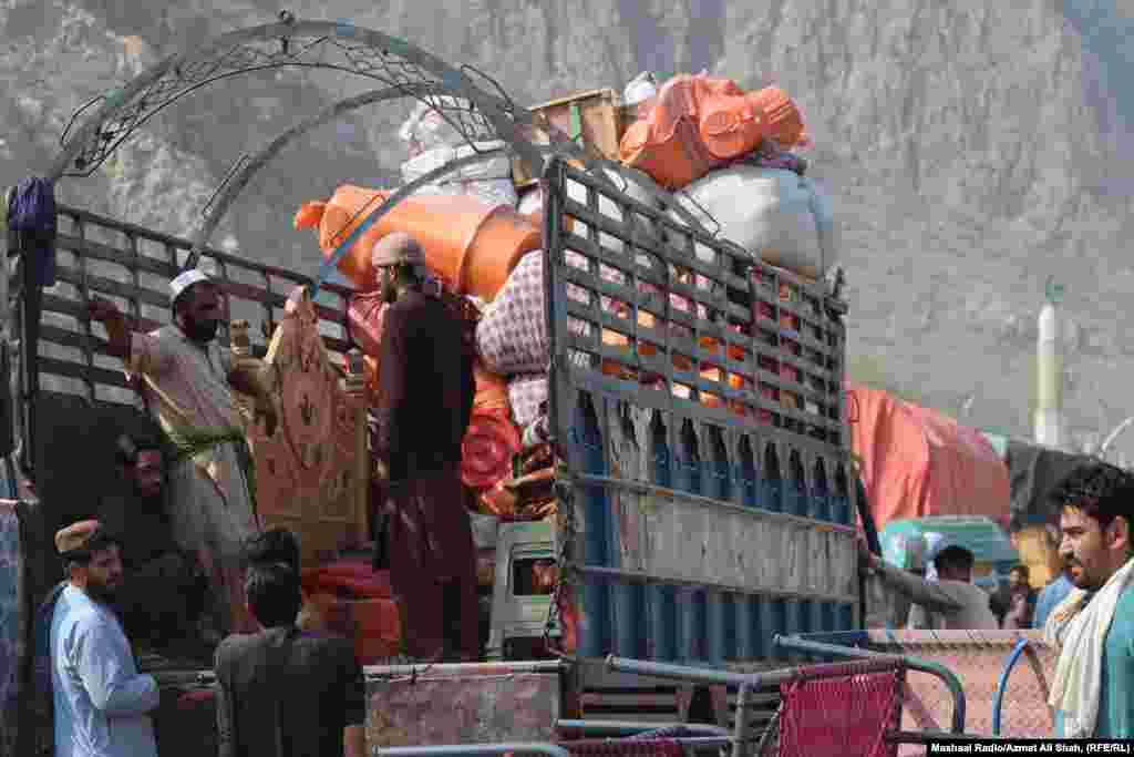 Afghan refugees wait to board trucks at the border crossing at Torkham. "Pakistan's announced deadline for Afghans to return has led to detentions, beatings, and extortion, leaving thousands of Afghans in fear over their future,"&nbsp;said&nbsp;Fereshta Abbasi, HRW's Afghanistan researcher.