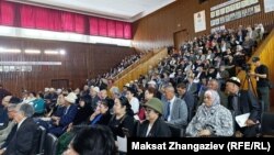 Жазуучулар союзунун төрагасын шайлоо учуру.