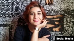 Иранда шакаба сүрөттөрү менен белгилүү Атена Фаргадани