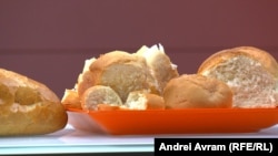 Conform obiceiului, sandvișul este o componentă de bază a micului dejun.