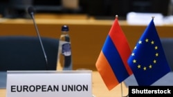 Сьцягі Армэніі і Эўрапейскага Зьвязу. Ілюстрацыйнае фота