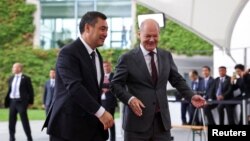 Германиянын канцлери Олаф Шольц менен Кыргызстандын президенти Садыр Жапаров саммит маалында, Берлин, 29-сентбярь, 2023-жыл. 