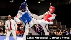 ذکیه: در سال ۲۰۰۸، آموزش‌های خود را در رشته پاراتکواندو در یک مکان سربسته در ولایت هرات آغاز کردم