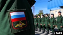 Призовники на збірному пункті військкомату перед відправленням на військову службу до лав збройних сил Росії. Батайськ, Ростовська область, Росія, 19 жовтня 2023 року