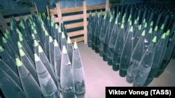 Мурдагы Стерлитамак машина куруу заводу. Артиллериялык снаряддар. Архив сүрөт. 