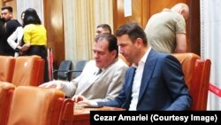 Ludovic Orban, președintele Forța Dreptei, și Cătălin Drulă, președintele USR, la ședința de validare a Guvernului Ciolacu. 15 iunie 2023