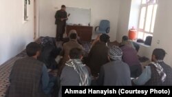 کورس سواد آموزی که در پنج ولسوالی ولایت پروان برای زنان و مردان از سوی نونیسف راه اندازی شده است