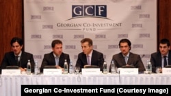 ბიძინა ივანიშვილი (შუაში) და გიორგი ბაჩიაშვილი (მარცხნიდან მეორე) თანაინვესტირების ფონდის ღონისძიებაზე თბილისში. 2013 წელი