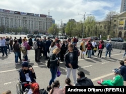 Asistenții personali ai persoanelor cu dizabilități au ieșit marți, 2 aprilie 2024, în stradă.