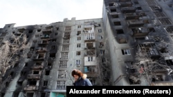 Clădire din Mariupol distrusă în atacul Rusiei din 28 martie 2022.