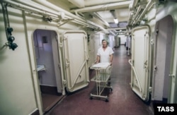 ექთანი ციმბირის წყლულით დაავადებულთა პალატაში.