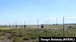 Қалбатау – Майқапшағай тасжолымен Қытайдан Ресейге кетіп бара жатқан жаңа жүк көліктері. 3 тамыз, 2023 жыл.