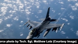 F-16 аскердик учагы.